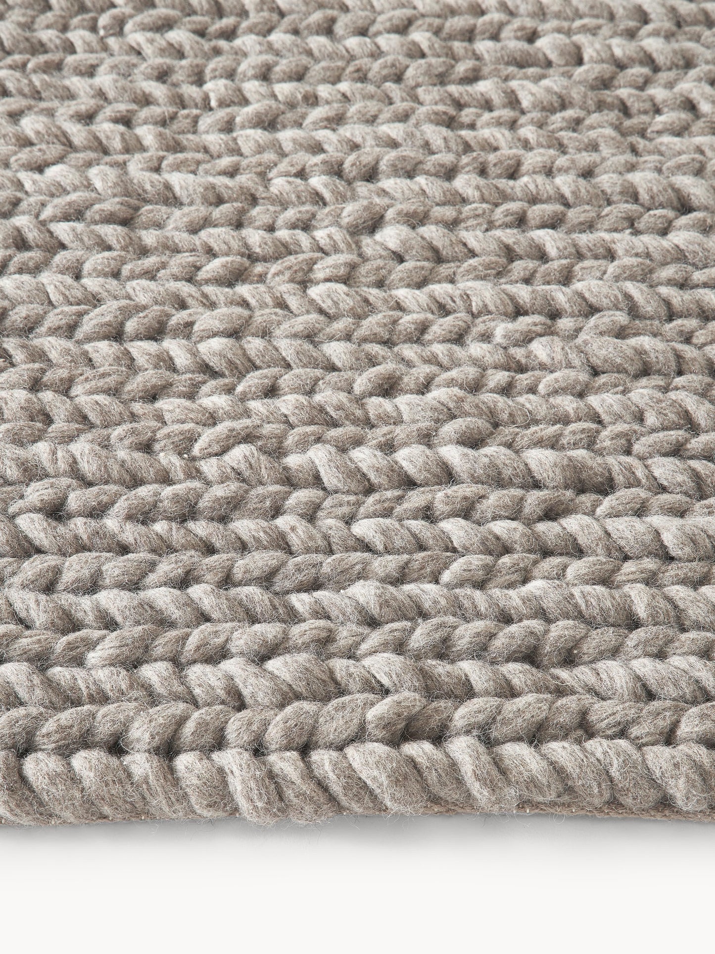 Brunavia Handmade Wool Rug with Braided Texture