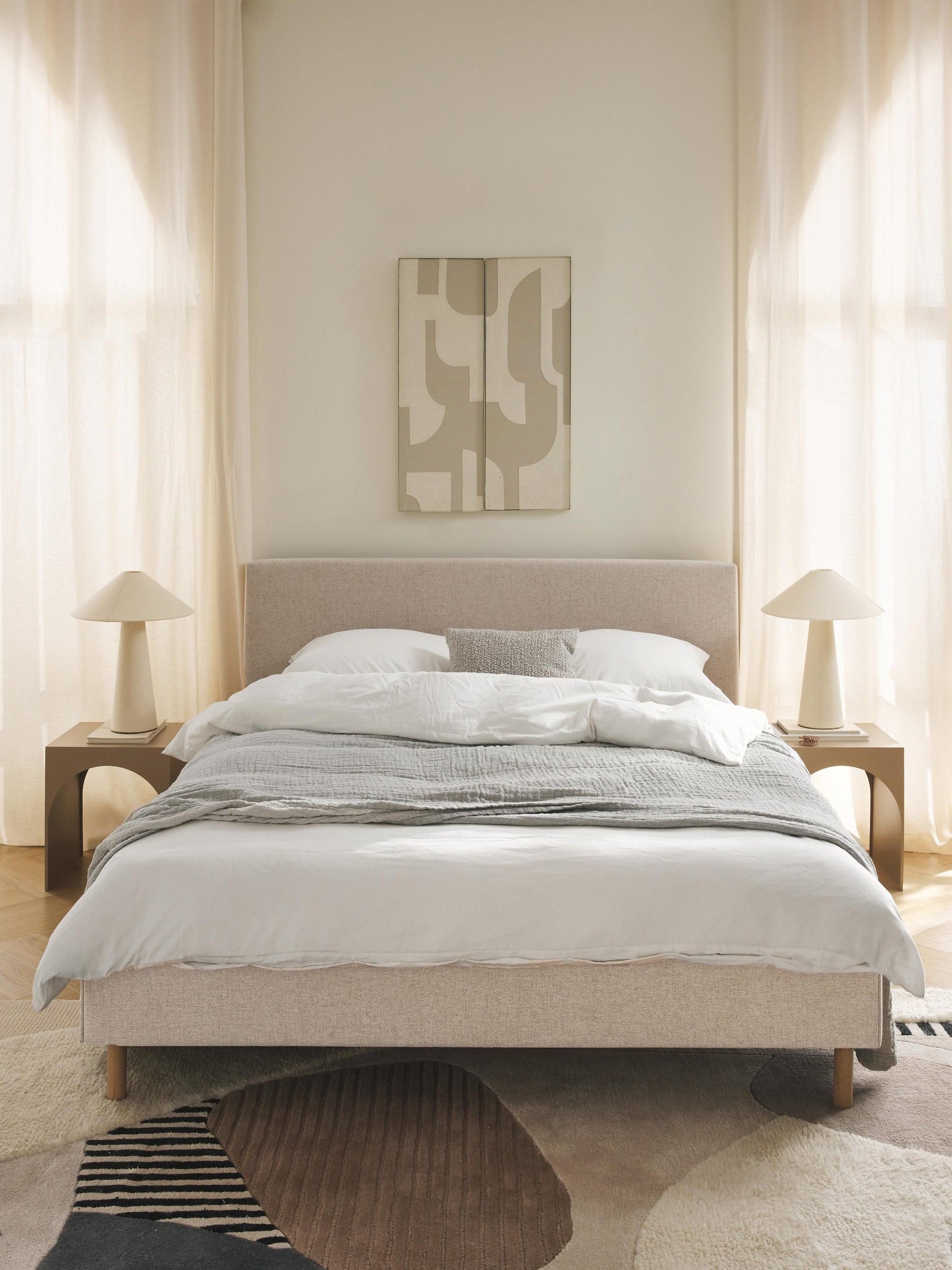 Giulnera Upholstered Bed with Wooden Feet